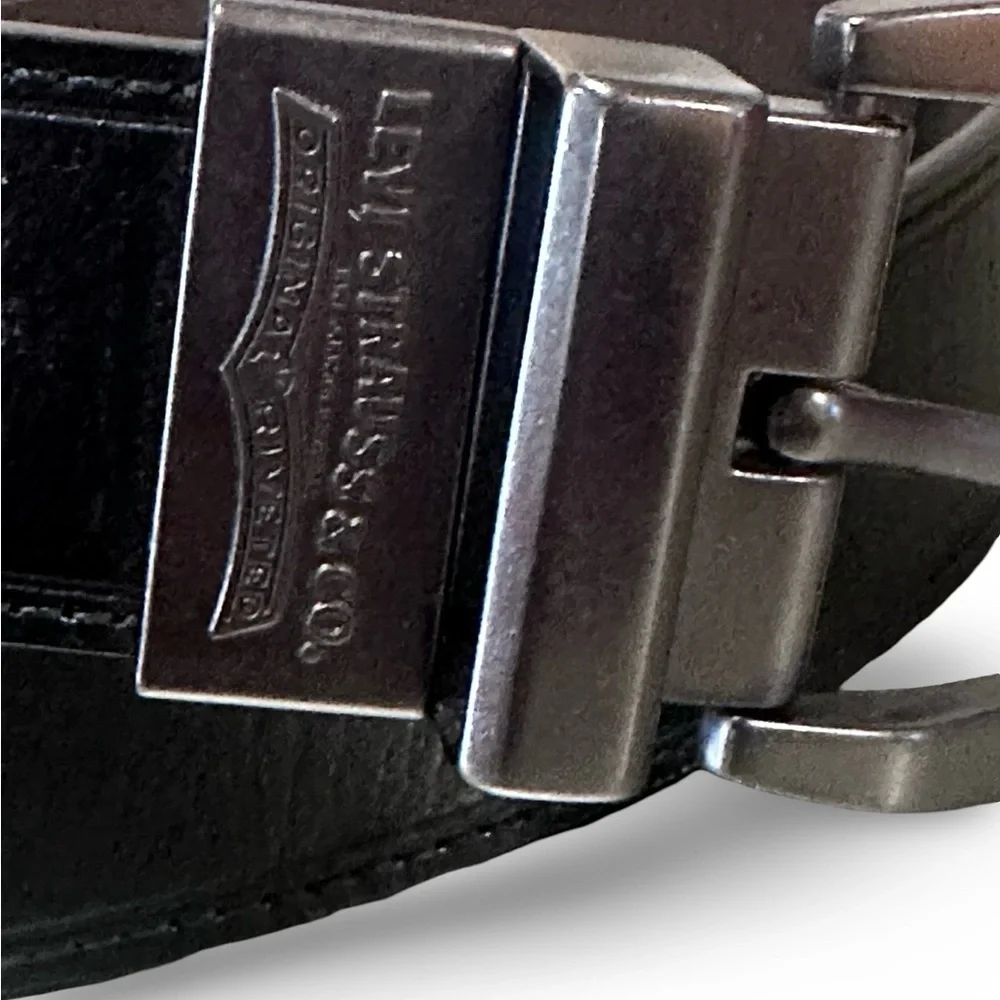 Levi's Strauss men's reversible leather typically black brown gunmetal buckle.